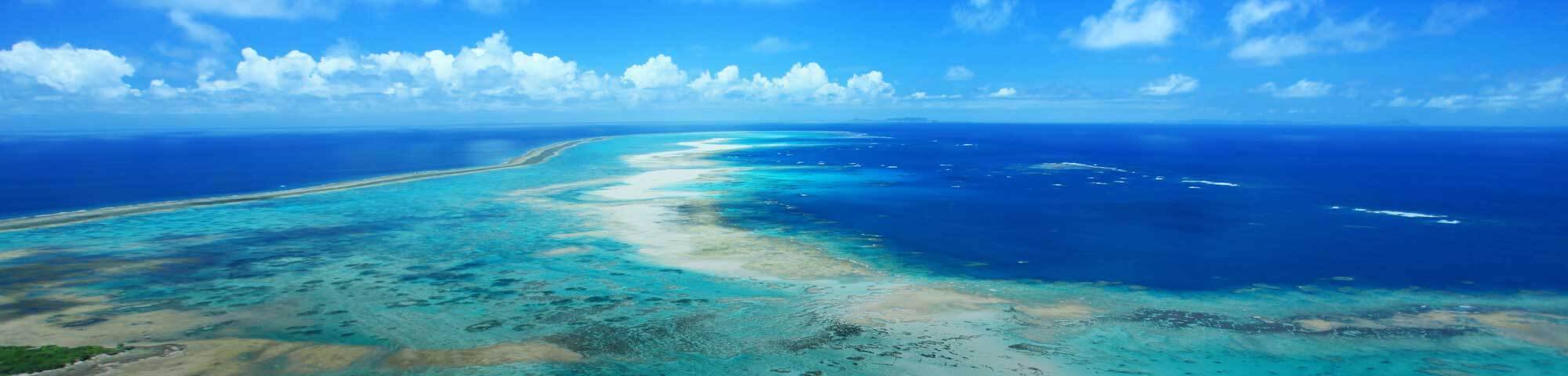 久米島の青い海